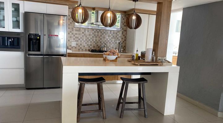 C'est La Vie Beach House