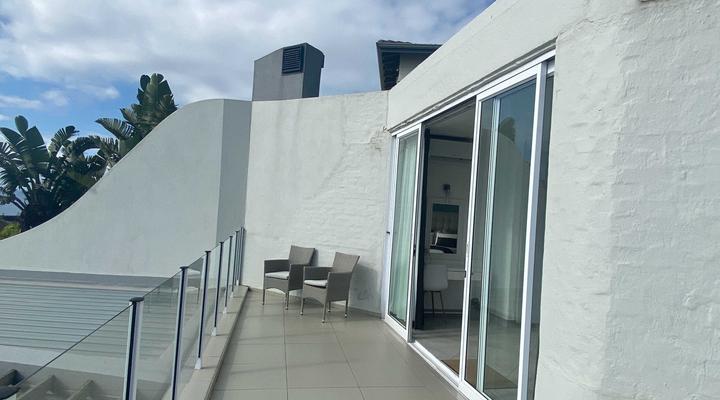 C'est La Vie Beach House