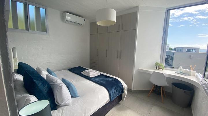 C'est La Vie Beach House