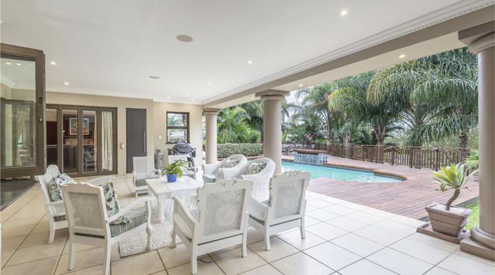 Escape to Byrne Court - La Lucia