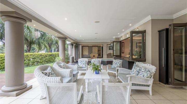 Escape to Byrne Court - La Lucia