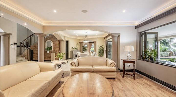 Escape to Byrne Court - La Lucia