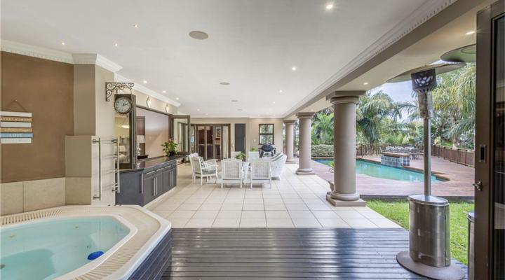 Escape to Byrne Court - La Lucia