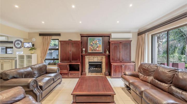 Escape to Byrne Court - La Lucia