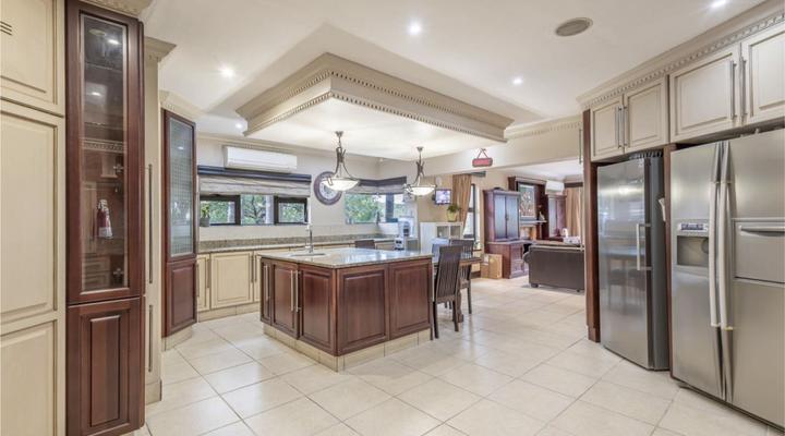 Escape to Byrne Court - La Lucia