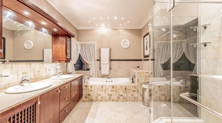 Escape to Byrne Court - La Lucia