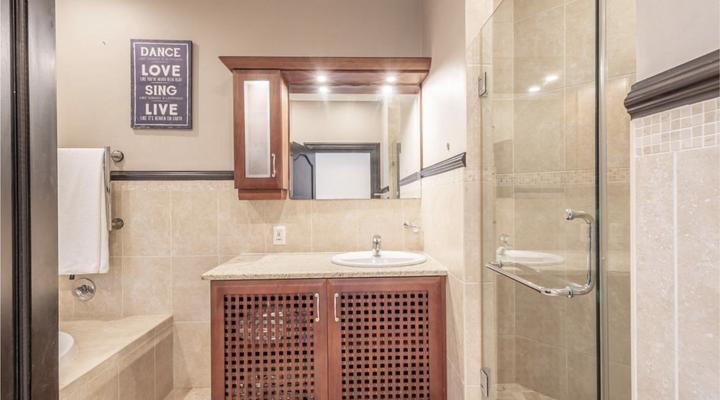 Escape to Byrne Court - La Lucia