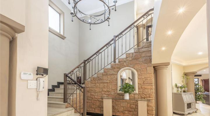 Escape to Byrne Court - La Lucia