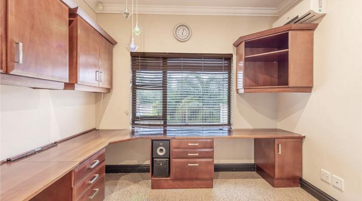 Escape to Byrne Court - La Lucia