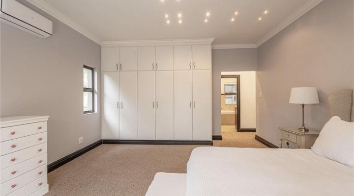 Escape to Byrne Court - La Lucia