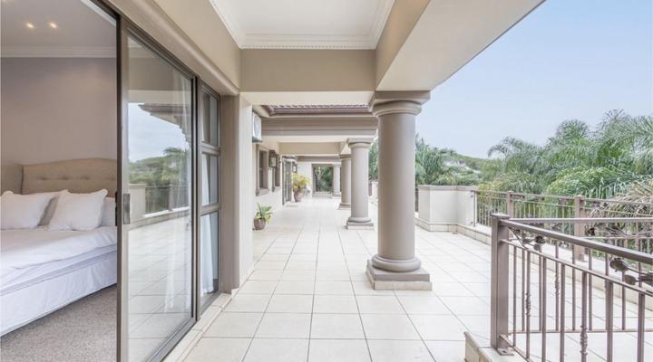 Escape to Byrne Court - La Lucia