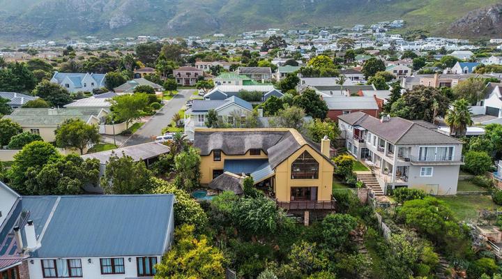 The Riverside Lodge 9