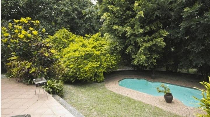 Royal Pelican Bed & Breakfast