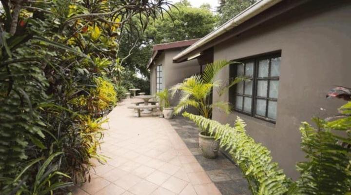 Royal Pelican Bed & Breakfast