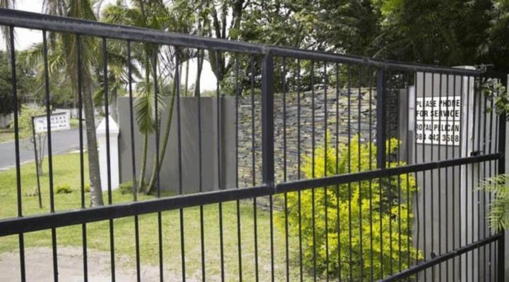 Royal Pelican Bed & Breakfast