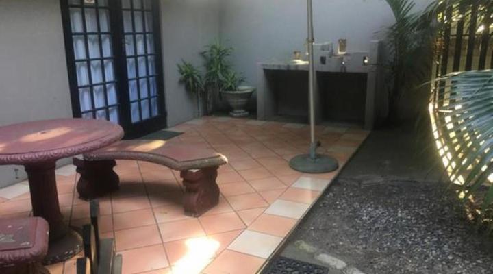 Royal Pelican Bed & Breakfast