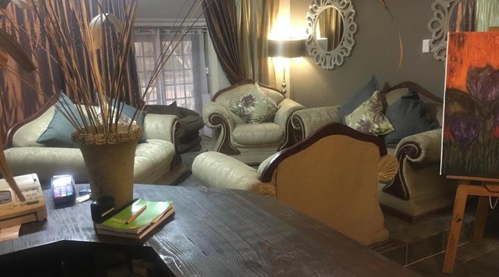 Royal Pelican Bed & Breakfast