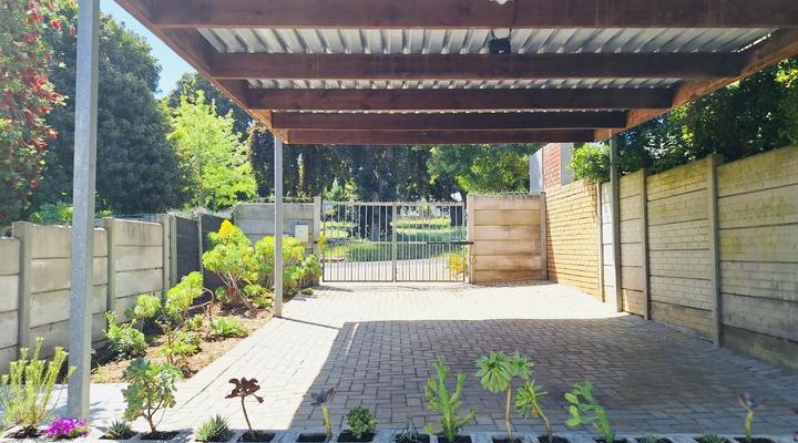 Dee-Ones @ Witboom Self Catering Apartment