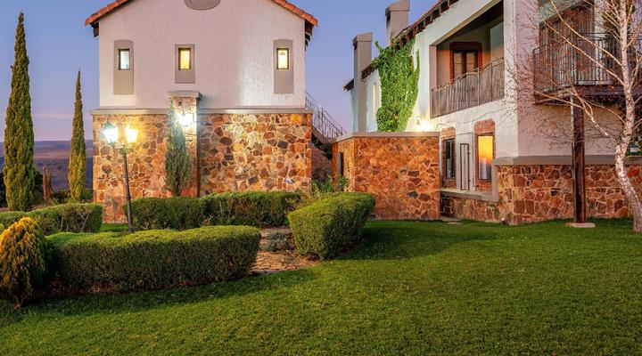 Mount High Luxury Country Lodge