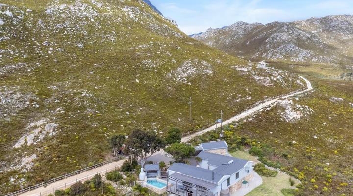 Rock Jumper Country House