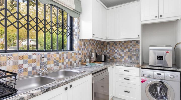 Rock Jumper Country House