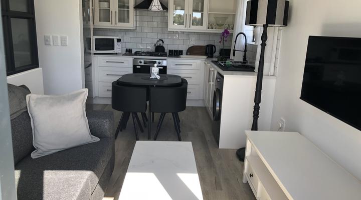 Cape Holly Apartment