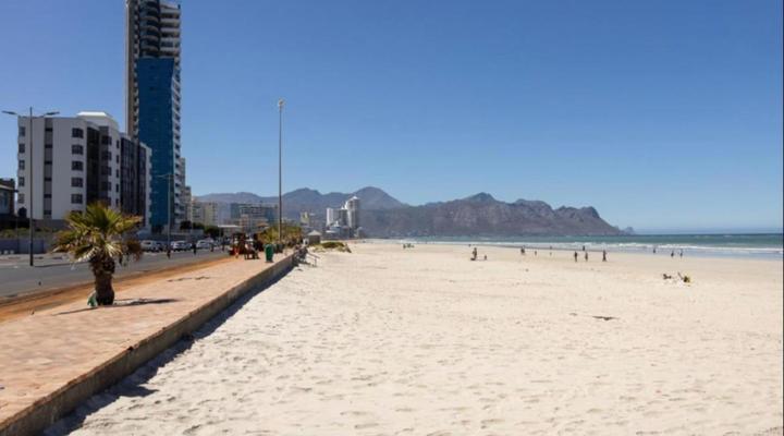 St Tropez Beachfront 108 @ Strand