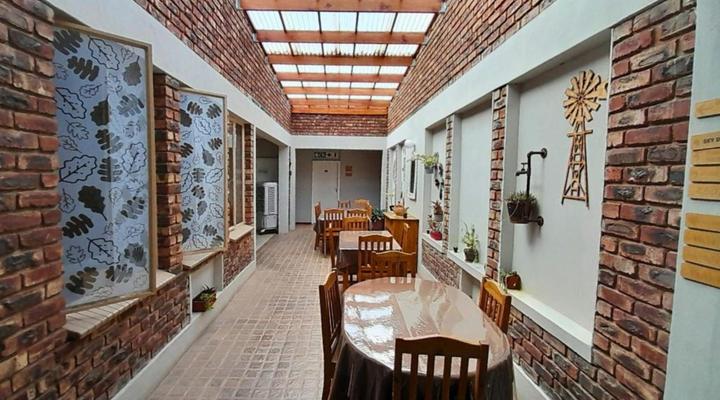 Acorn Lodge & Skydeck Sunset Café