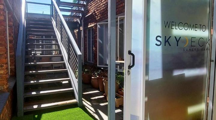 Acorn Lodge & Skydeck Sunset Café