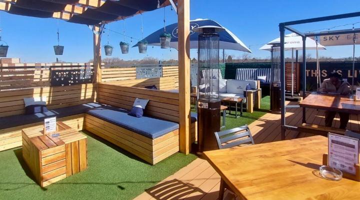 Acorn Lodge & Skydeck Sunset Café