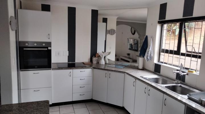 5 Equaleni Holiday House