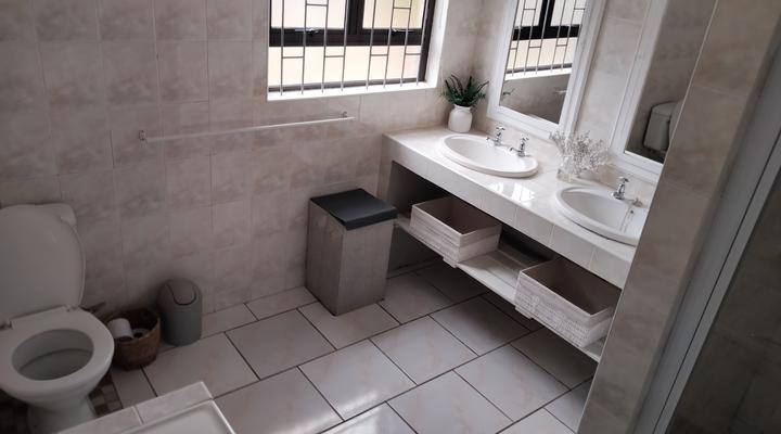 5 Equaleni Holiday House