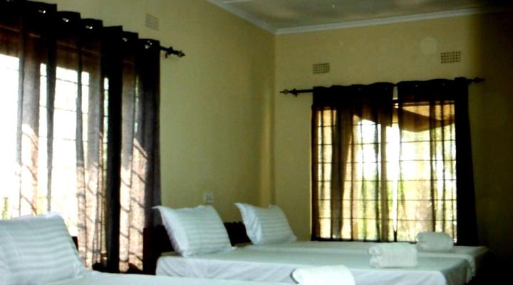 Royal South Luangwa Safaris Lodge