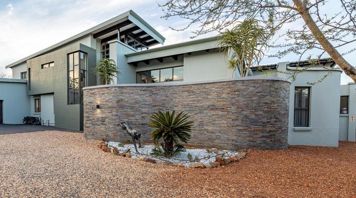 Ingwenkala Luxury Safari Lodge