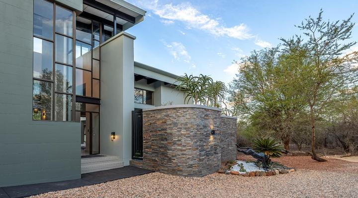 Ingwenkala Luxury Safari Lodge