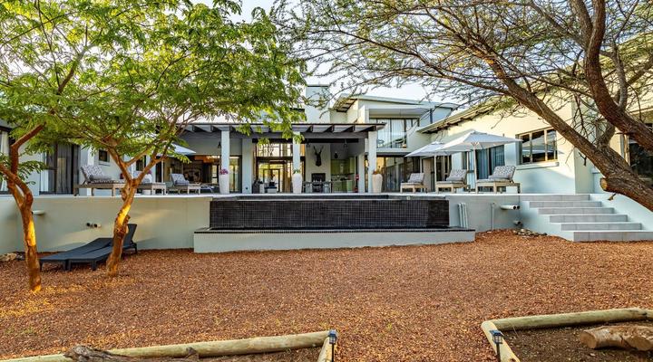 Ingwenkala Luxury Safari Lodge