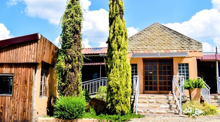 J&E Cyaara Guest House