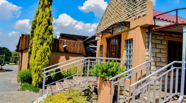 J&E Cyaara Guest House