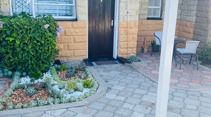 J&E Cyaara Guest House