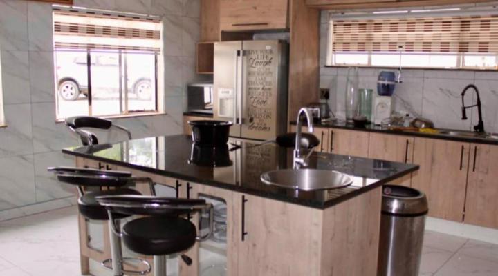 Whitehouse Guest Lodge