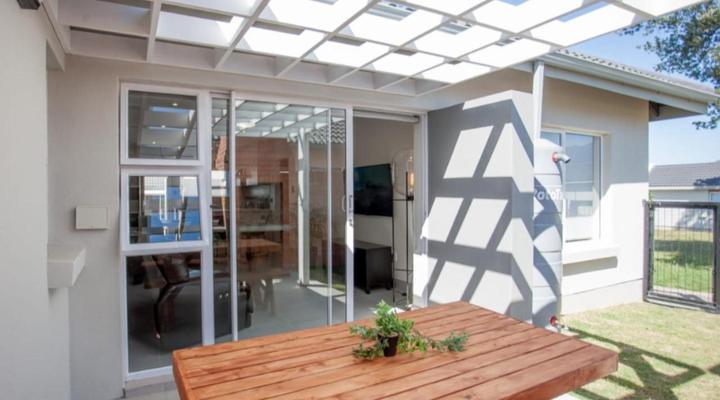 1 on York - Townhouse 54