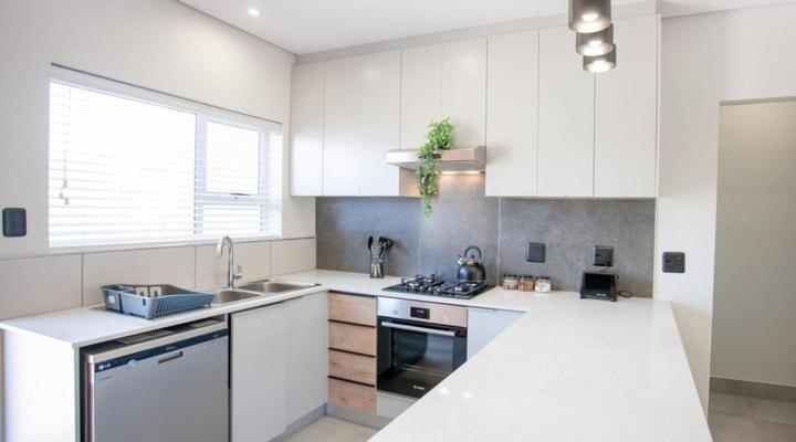 1 on York - Townhouse 54