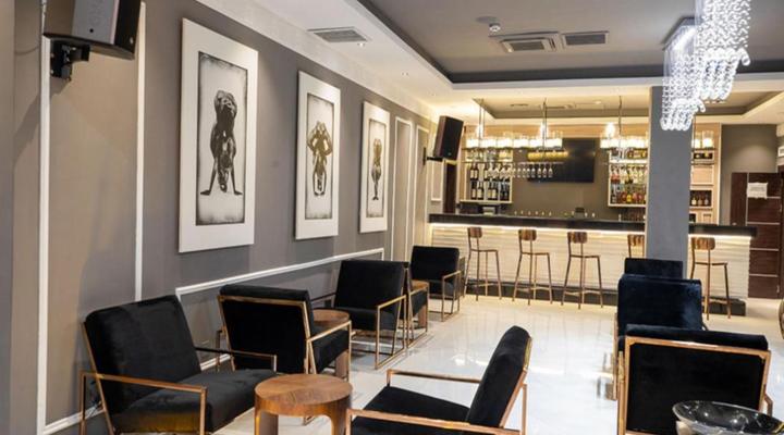 Tripod By Pedestal Hotel