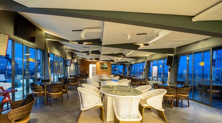 Tripod By Pedestal Hotel