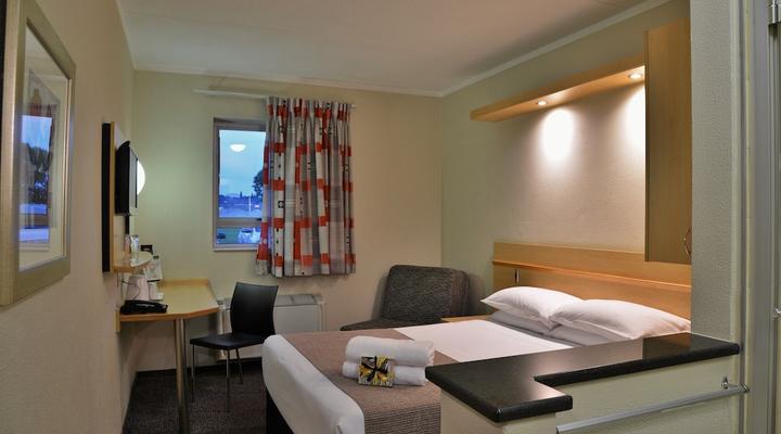 Road Lodge Carnival City