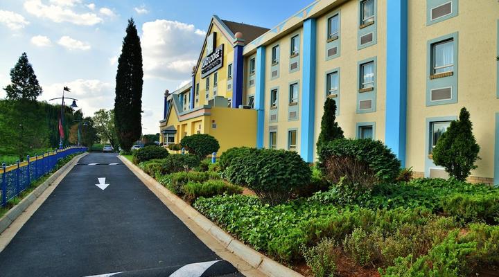 Road Lodge Carnival City