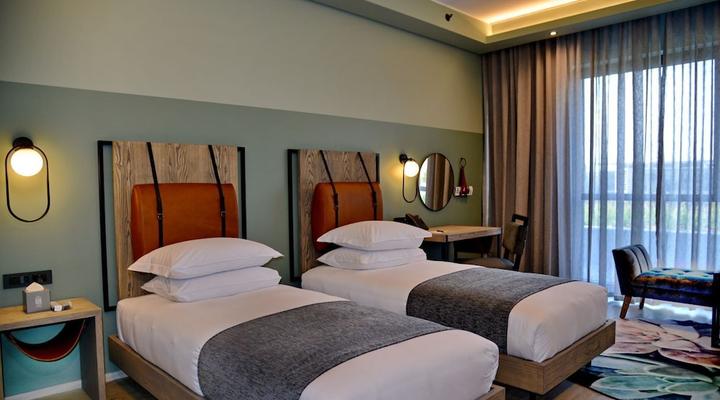 Courtyard Hotel Waterfall City