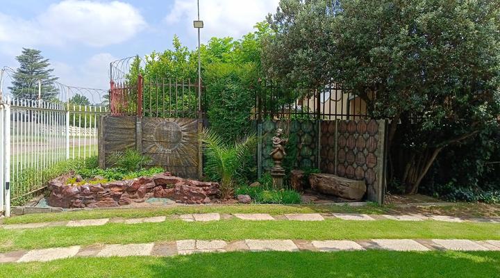 Emtonjeni Guest House