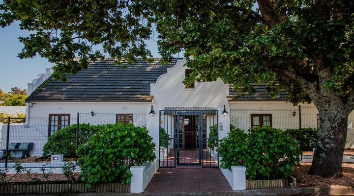 Aan de Oever Guesthouse