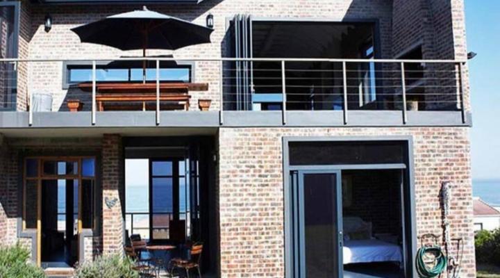 Bella Capensis & Stoepsit - Yzerfontein